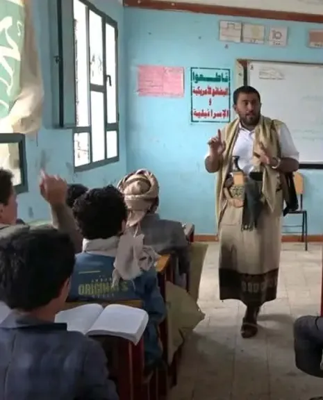 الحوثيون يُجرون تغييرات خطيرة في آلية صرف مرتبات الموظفين (تفاصيل)